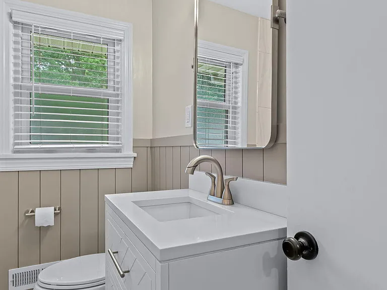 519 Leyton Ave — Photo 17