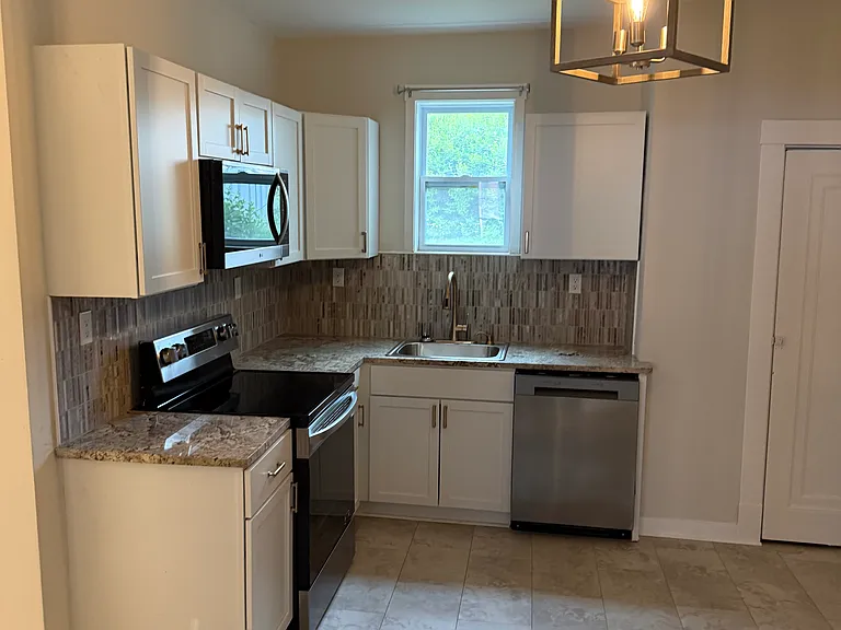 110 Sedgwick St — Photo 3