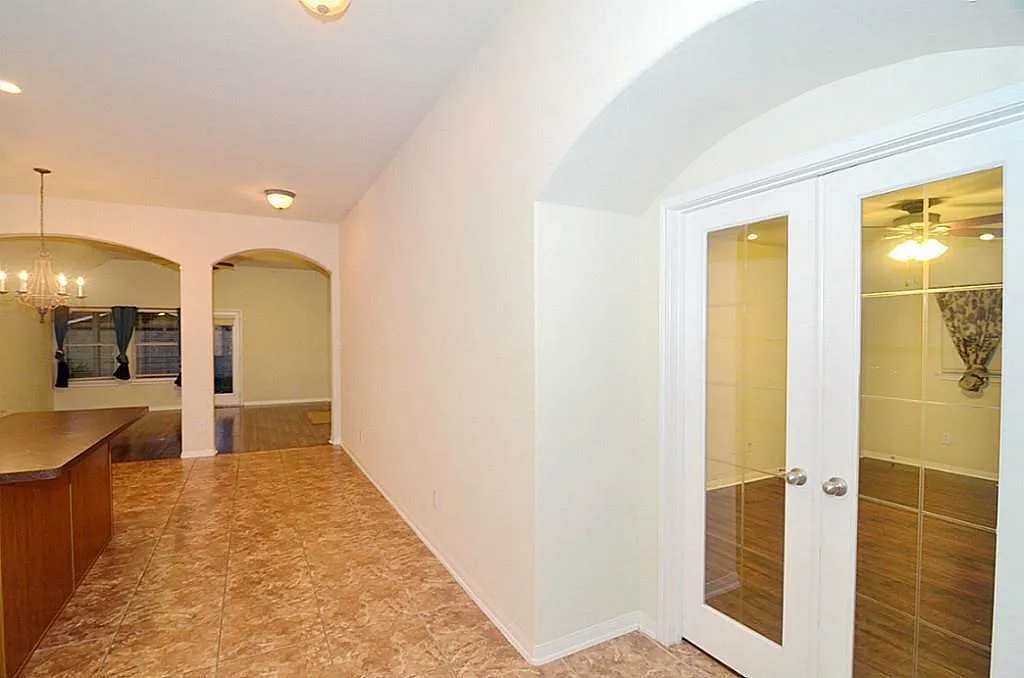 3 bed, 2.0 bath, 1880 sqft, $2,000 — Photo 4