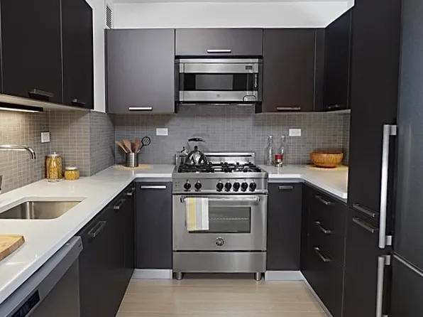 222 East 39th Street image 3 of 9