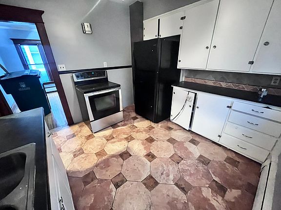 5th image of 248 Berkshire Ave Floor 1