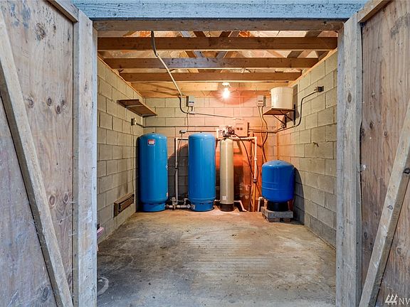 Clean pump house for easy access and maintenance!