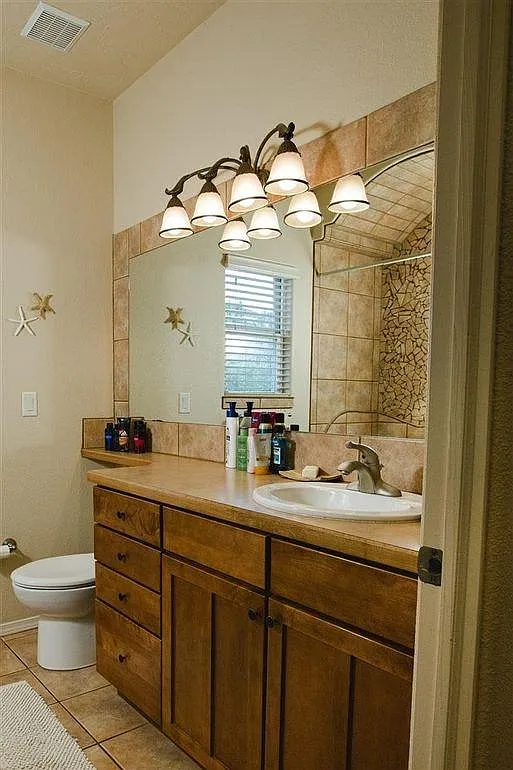 4 bed, 2106 sqft, $2,500 — Photo 3