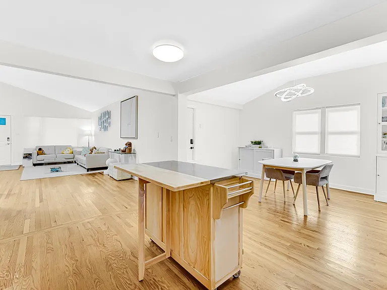 319 Park Dr — Photo 8