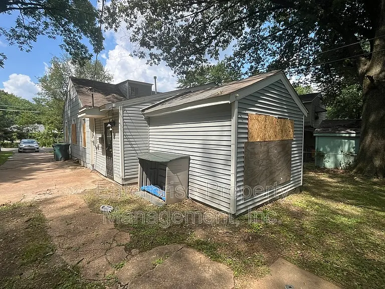 2447 Twain Ave — Photo 2