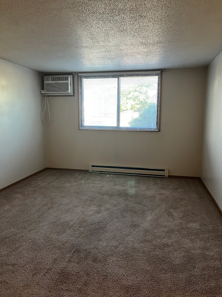 Building Photo - 810 Benton Dr