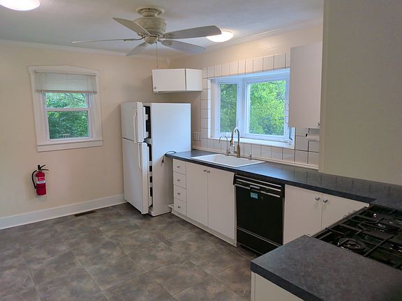 5th image of 125 Goodloe Ave