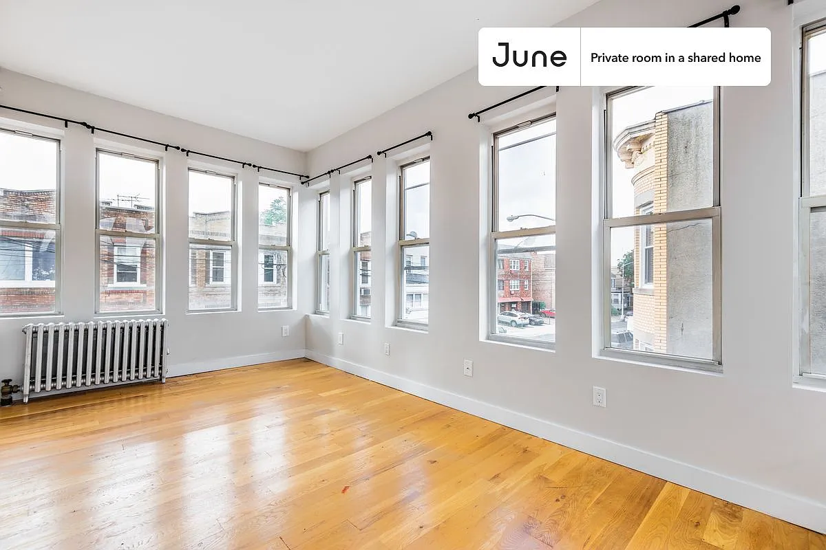 Building Photo - 62-86 60th Pl #E