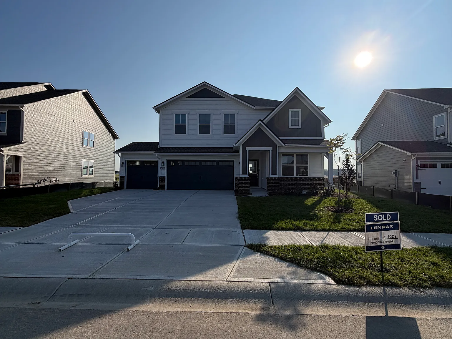 5 bed, 2736 sqft, $2,995 — Photo 3