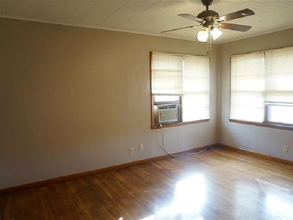 4th image of 1029 N Osage St