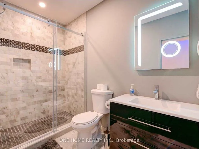 405 Dundas St W #201 — Photo 11