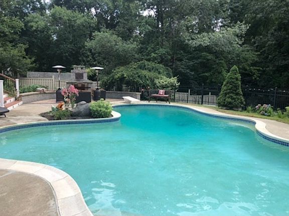 5th image of 8 Shady Lane Dr