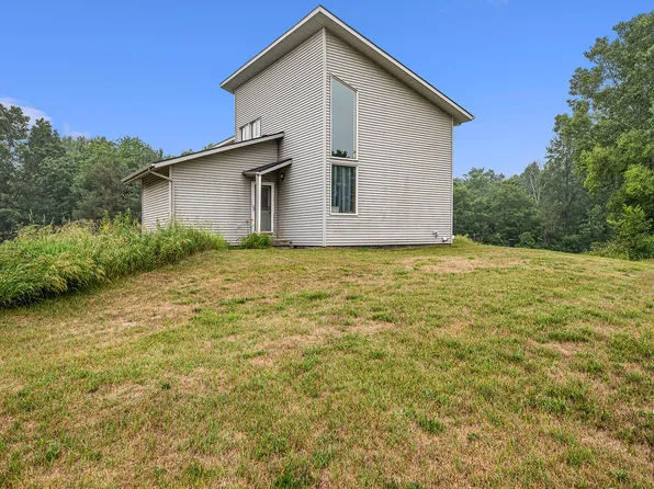 34683 76th Ave, Lawton, MI 49065