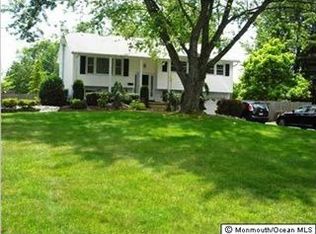 35 Chesapeake Rd, Manalapan, NJ 07726
