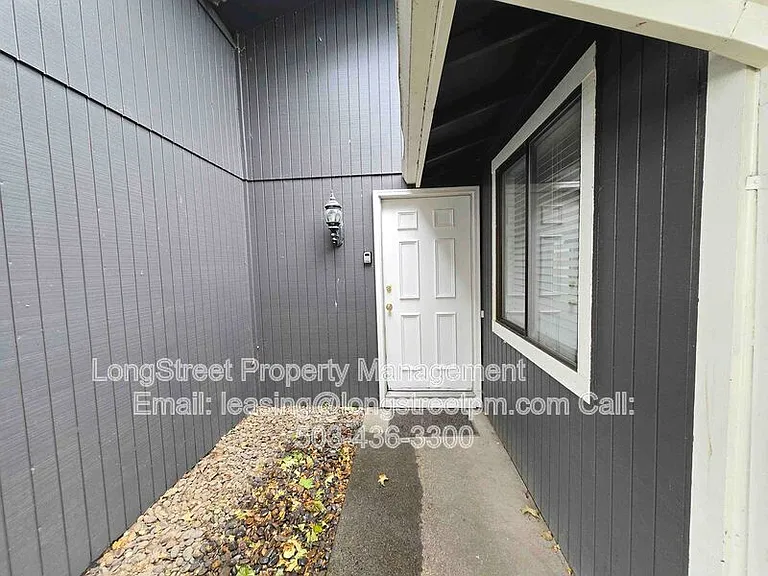 2711 Newton St — Photo 5