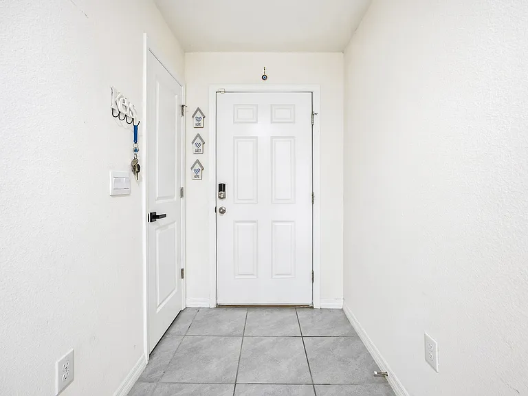16402 SW 17th Terrace Rd — Photo 4