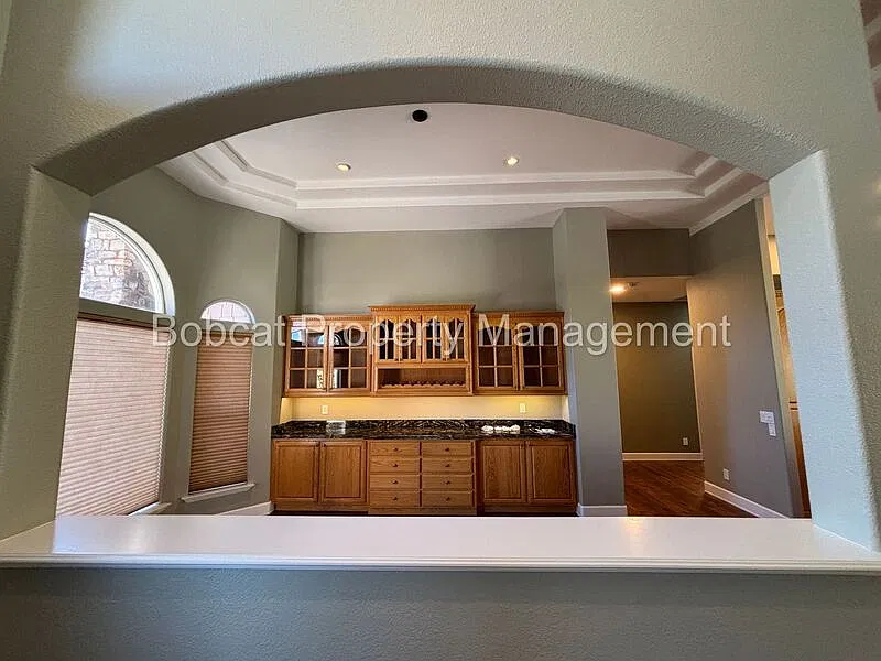 3 bed, 2.0 bath, 2777 sqft, $3,903 — Photo 4