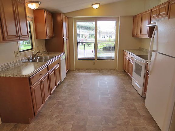 2nd image of 2213 Parkland Dr