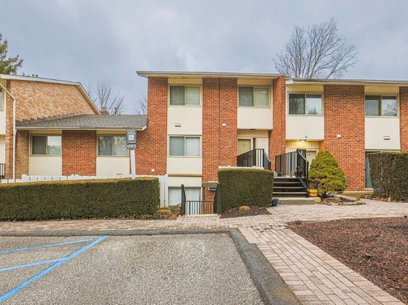 13 Stonehenge Cir #T