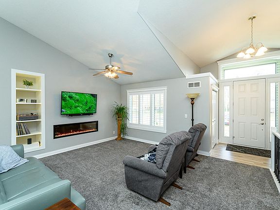 2nd image of 2743 Pinewood Ridge Dr SE