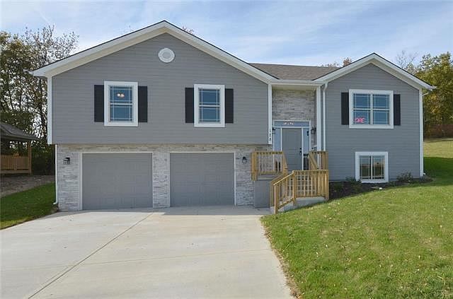 1st image of 302 Fairview Cir