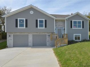 302 Fairview Cir, Platte City, MO 64079