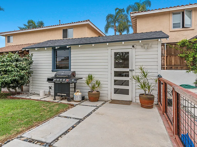 215 N Rios Ave — Photo 15