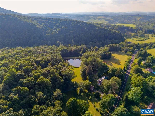 2492 Stable Rd, Hillsville, VA 24343