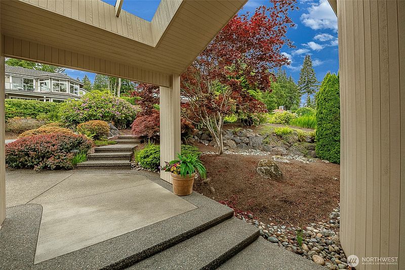3rd image of 9157 Great Blue Heron Lane