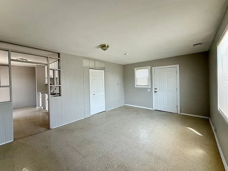 2531 N Tripp Ave — Photo 4