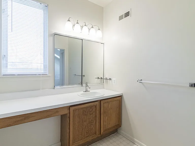 1004 Barbaras Ct — Photo 27