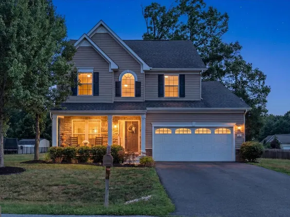 48 Trout River Ter, Falling Waters, WV 25419