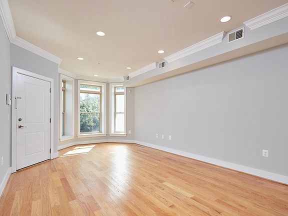 3rd image of 2514 17th St NW APT 2