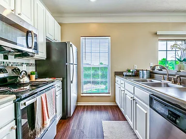 The Waterfront Apartments & Townhomes | Community Center | 6esgpT8CZyi