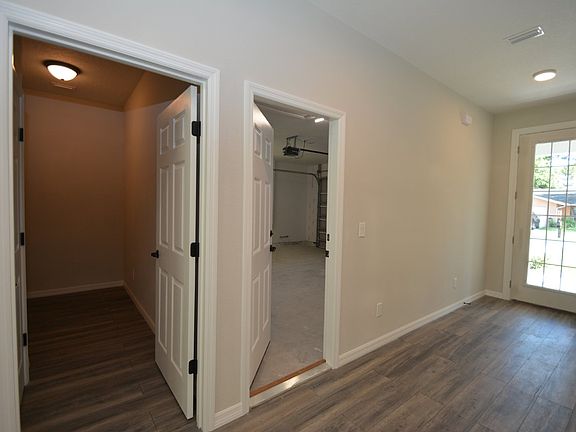 5th image of 97 Berkshire Ln
