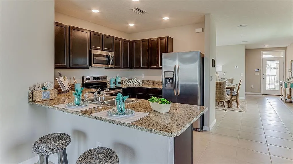 3 bed, 1504 sqft, $4,199 — Photo 4