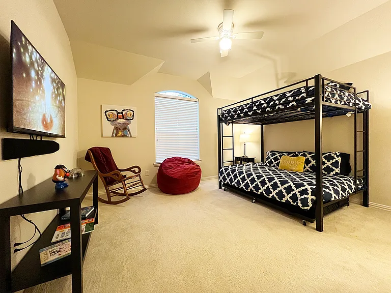 1110 Rushmore Dr — Photo 45