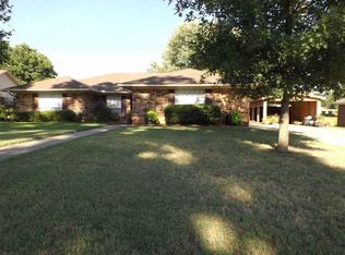 407 Forrestburg Dr, Wake Village, TX 75501