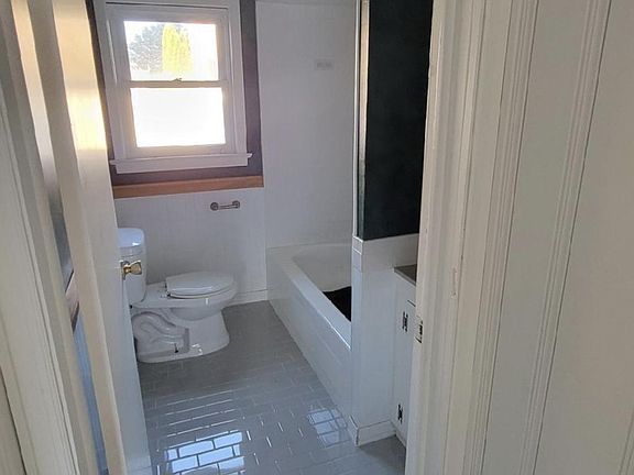 4th image of 111 Cedarberry Ln