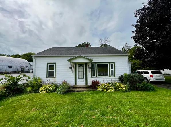 131 Elm St, Champlain, NY 12919