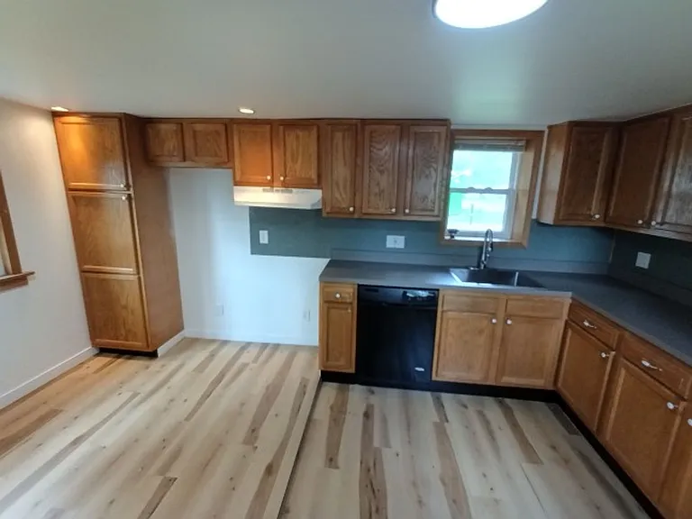 2044 Garrick Ave — Photo 17