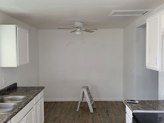 4th image of 15628 K St APT 1