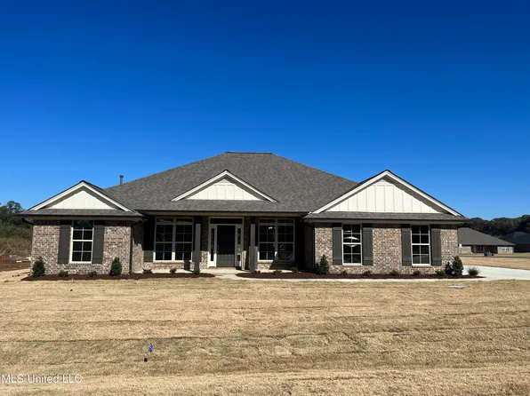 5950 Grove Ln, Horn Lake, MS 38637