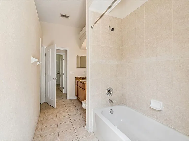 37 Greenpark Blvd — Photo 44