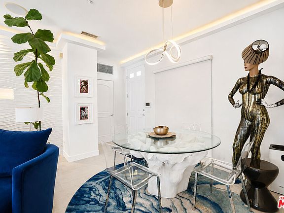 4th image of 851 N San Vicente Blvd APT 309