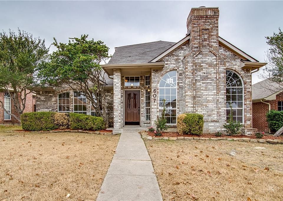 1st image of 607 Willow Oak Dr