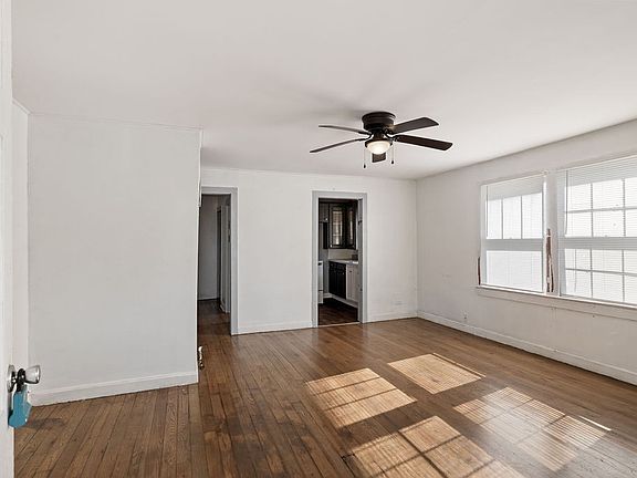 5th image of 525 Maple St