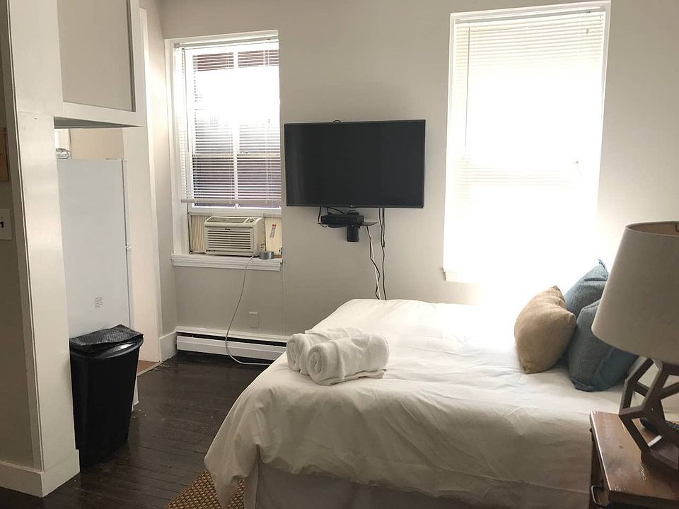 2nd image of 18 Anderson St APT 2