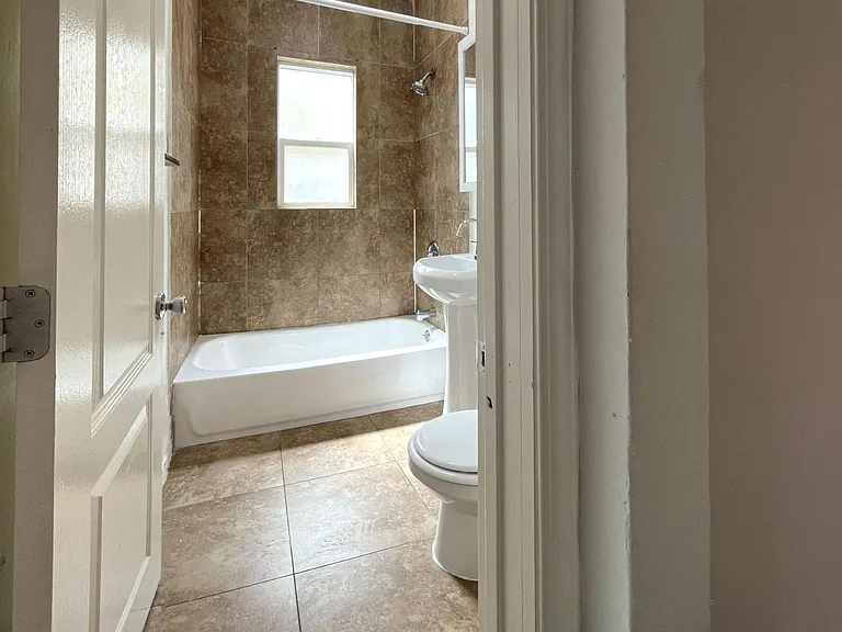 MMR - 1433 Miramar — Photo 13