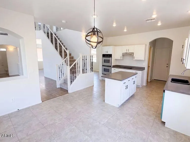13530 W Banff Ln — Photo 2